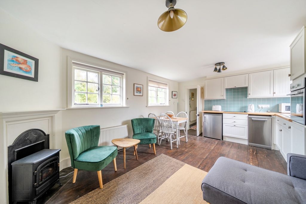 Property photo 3 of 11 1385374-20-692869...