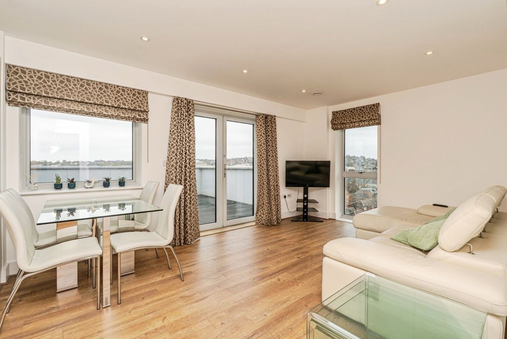 Property photo 2 of 19 Pbox-Img.Jpg