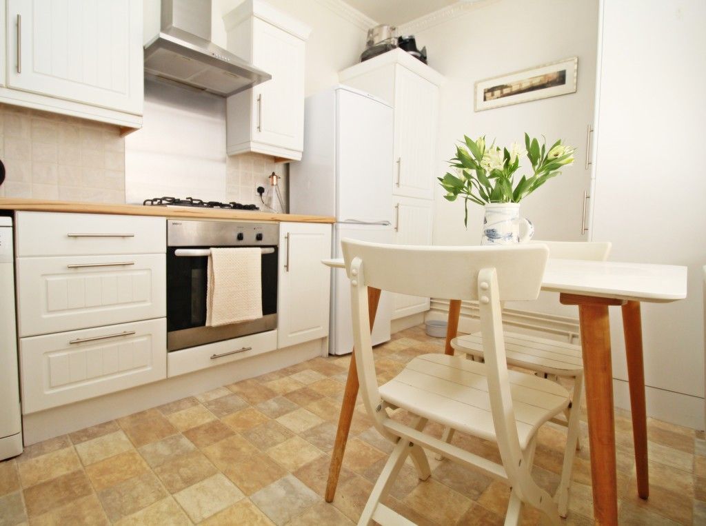 Property photo 2 of 13 Kitchen i