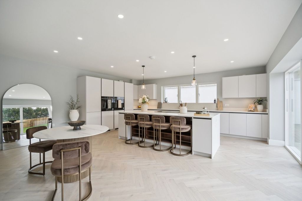 Property photo 3 of 62