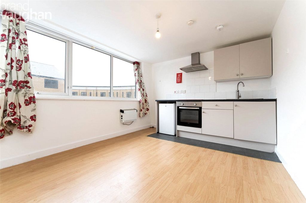 Property photo 1 of 5 Studio