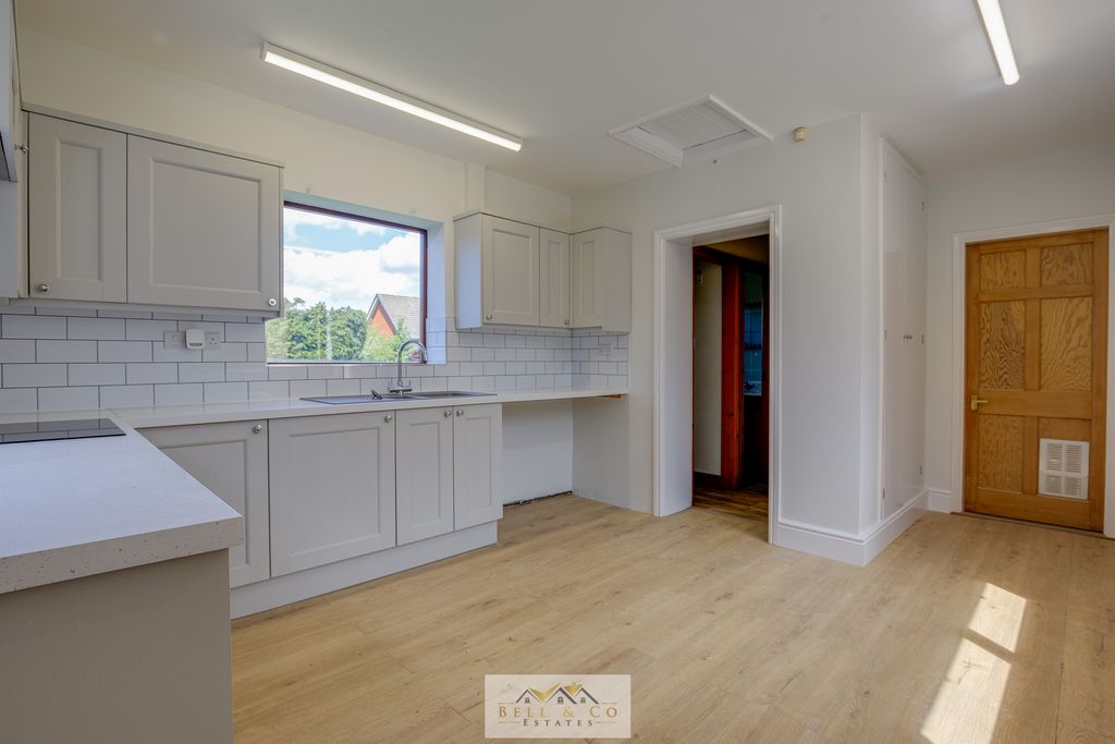 Property photo 3 of 32