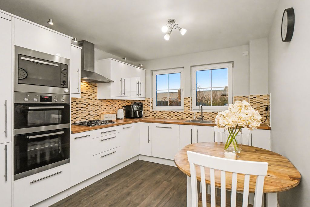 Property photo 3 of 12 Property Image 3