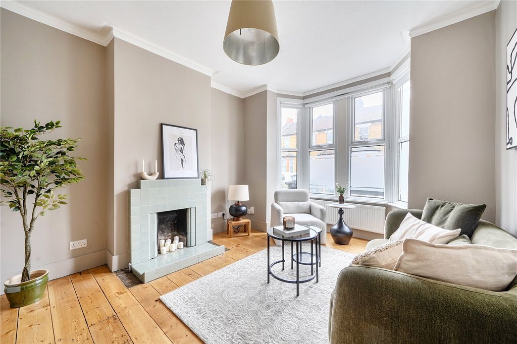 Property photo 2 of 23 Picture No. 15