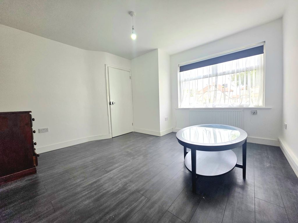 Property photo 3 of 15 4