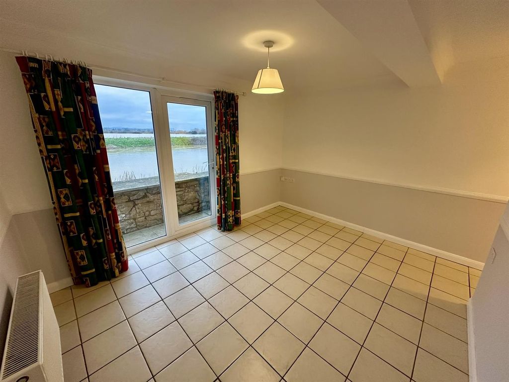 Property photo 3 of 14 Living Room