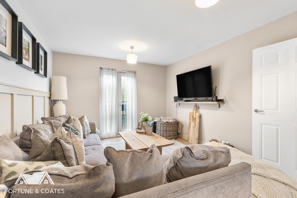 Property photo 3 of 20 Bromleyclose_8.Jpg