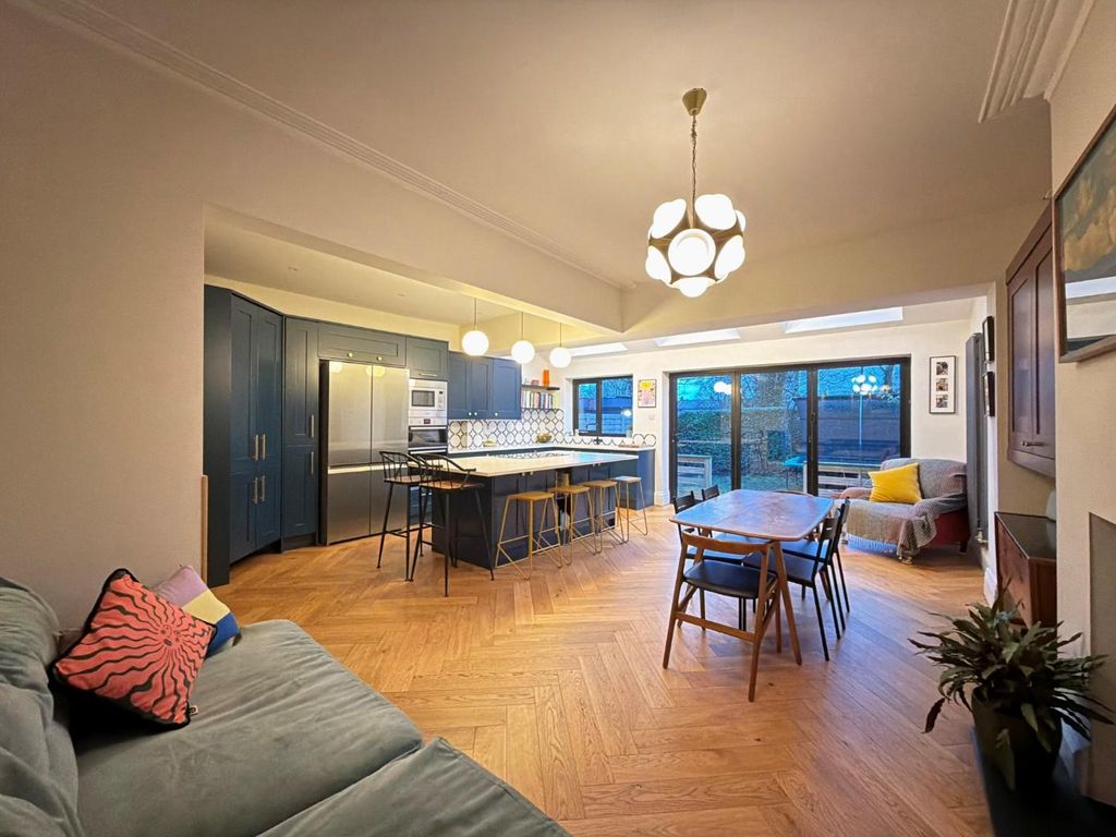 Property photo 2 of 35