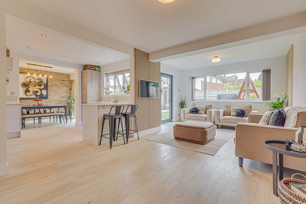 Property photo 2 of 32