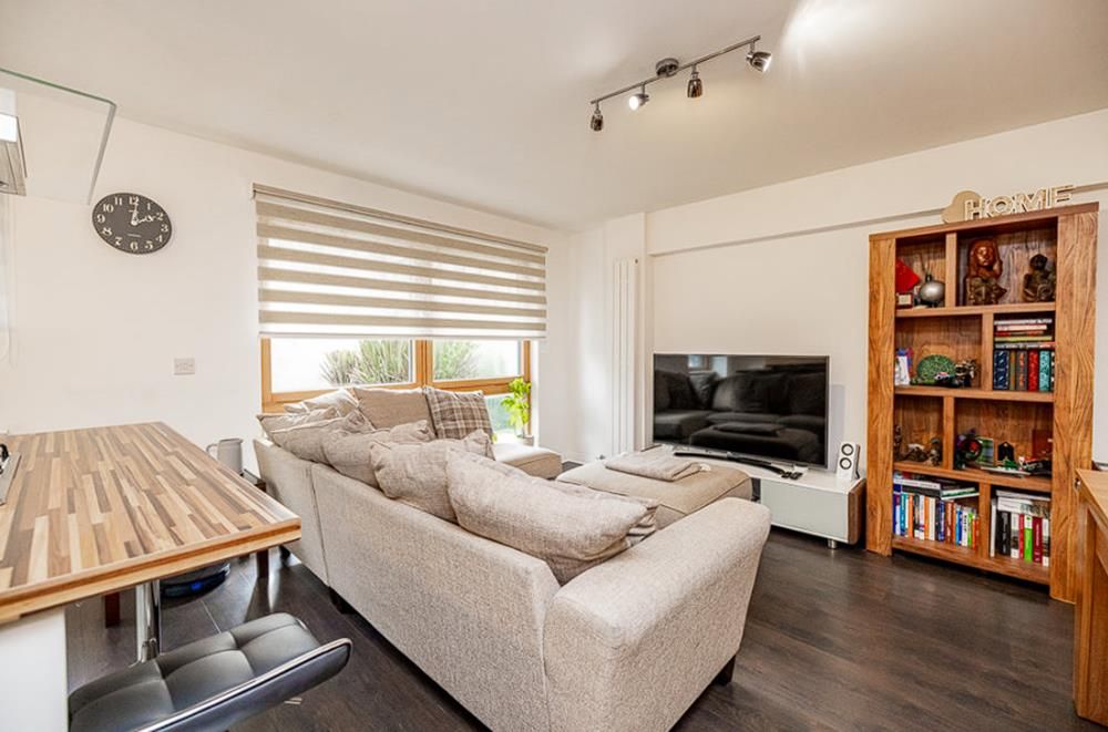 Property photo 1 of 10 Lounge