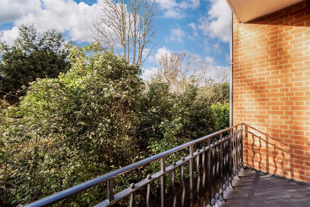 Property photo 3 of 8 Balcony
