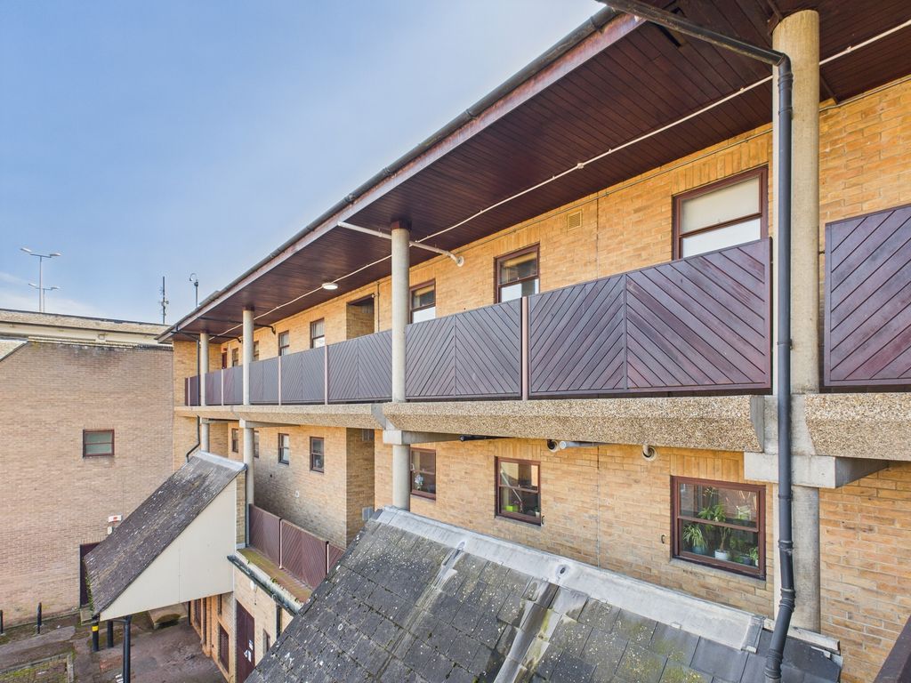 Property photo 1 of 14 Cam02545G0-Pr0347-Still010