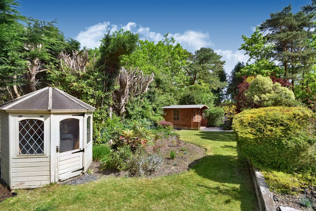 Property photo 2 of 10 Own Garden