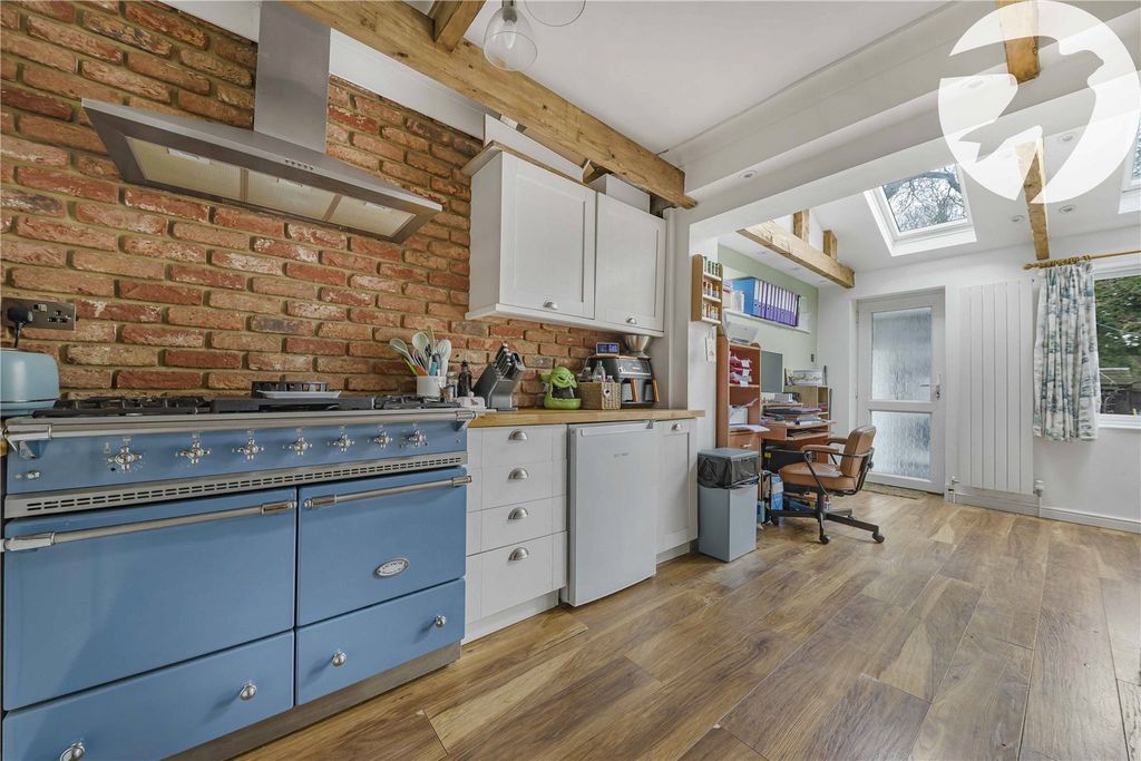 Property photo 3 of 23 Kitchen