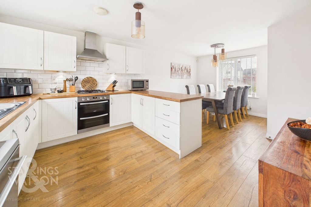 Property photo 3 of 21