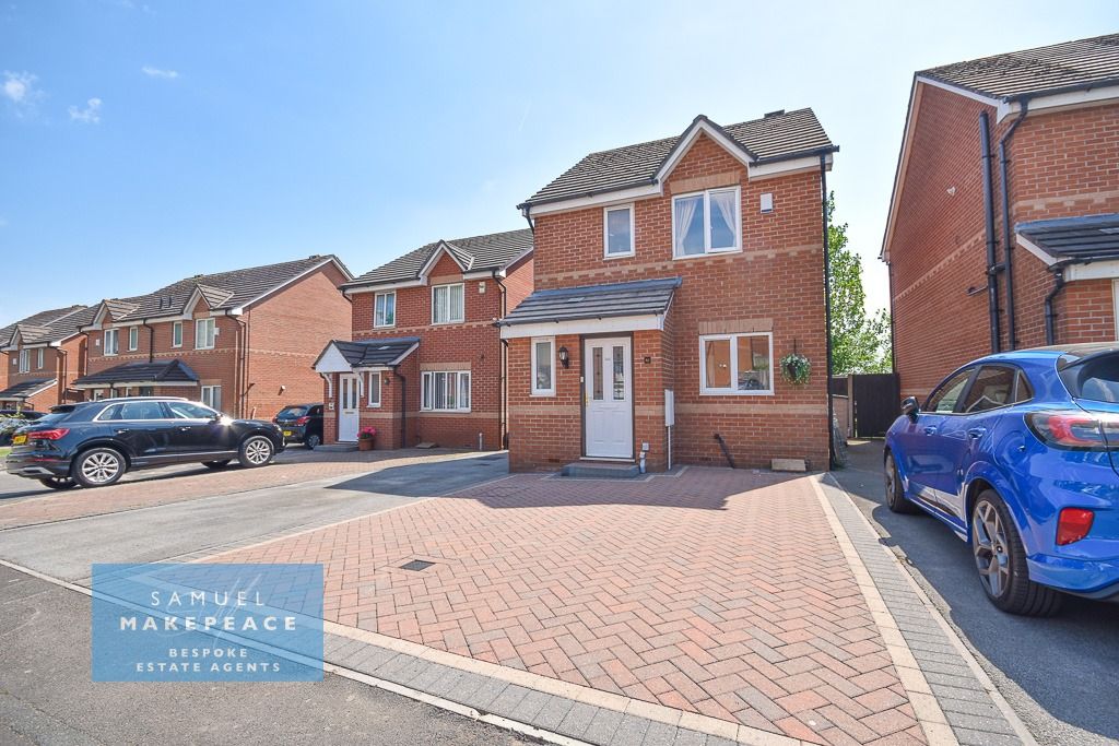 Property photo 1 of 18 Three Bedroom Detached Property With Large Lounge/Diner