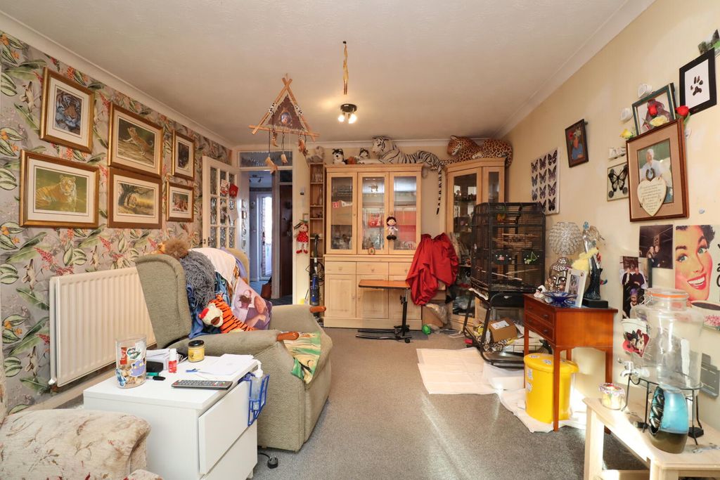 Property photo 3 of 15 Living Room