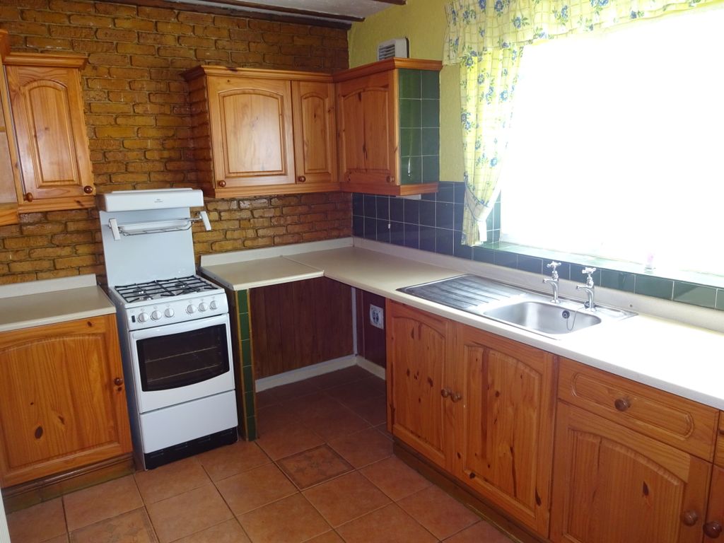 Property photo 3 of 8 Kitchen