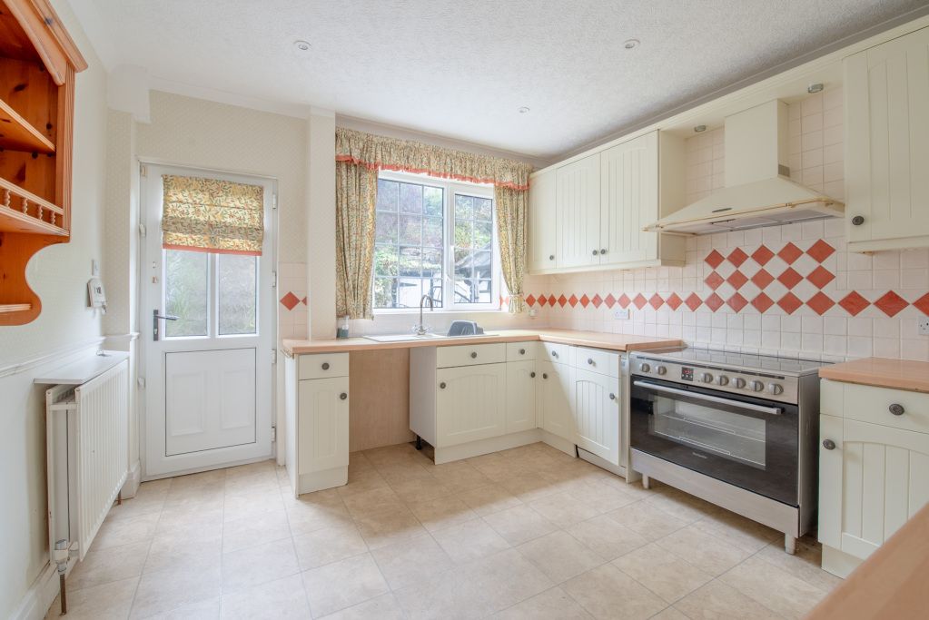 Property photo 3 of 27 Dining Kitchen