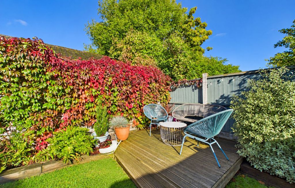 Property photo 2 of 27