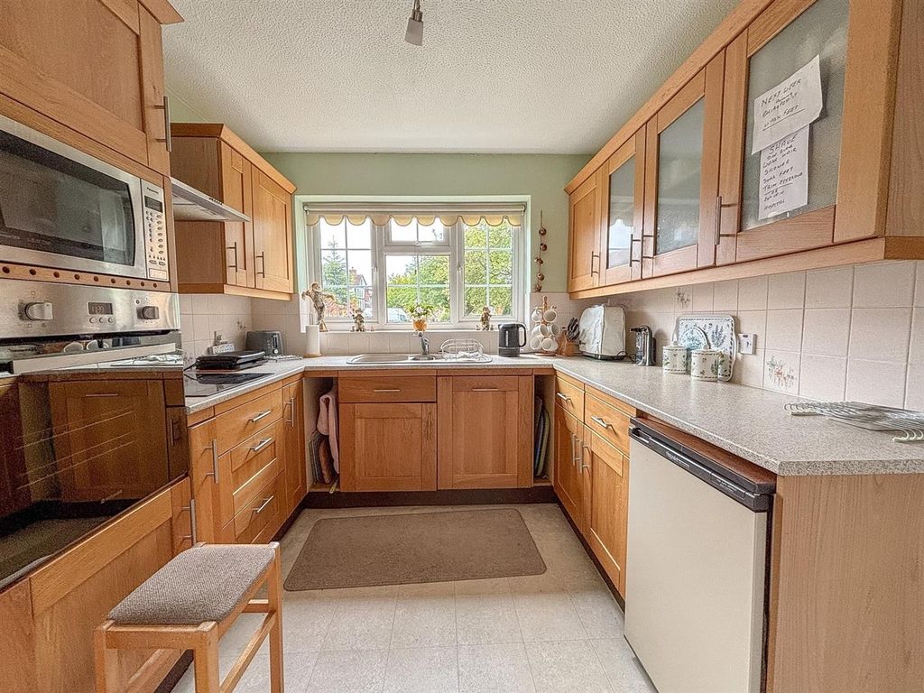 Property photo 3 of 23 Kitchen