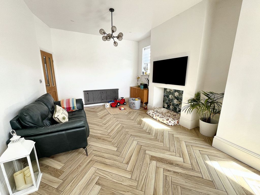 Property photo 3 of 32