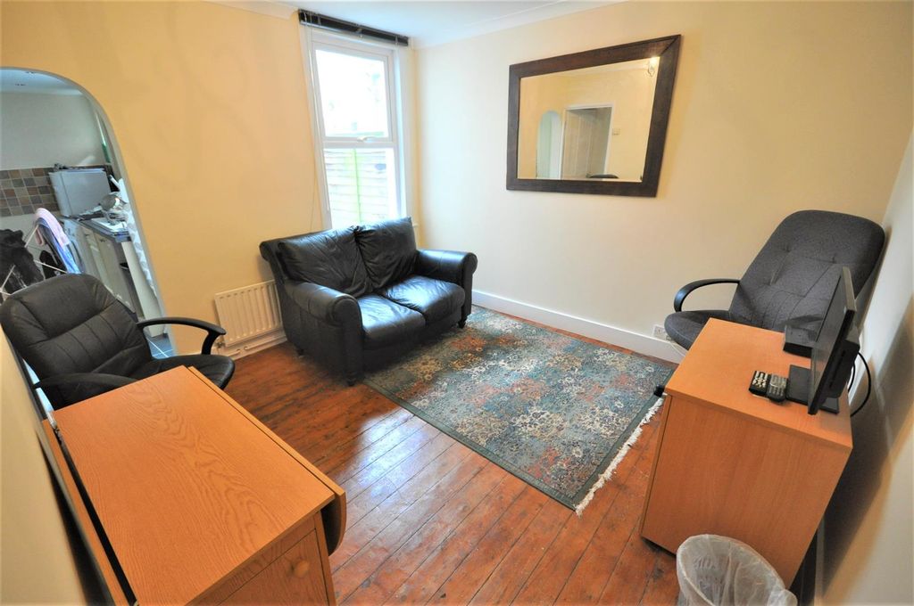 Property photo 3 of 5 Shared Living Room
