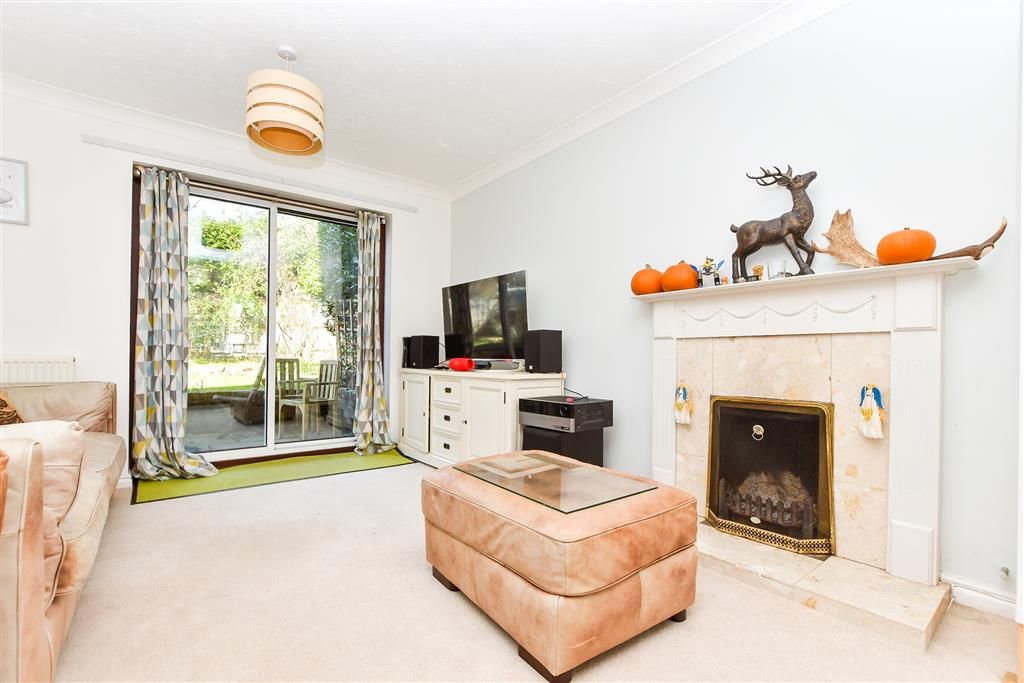 Property photo 3 of 12 Lounge