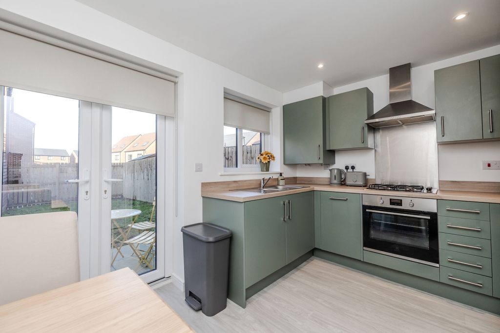 Property photo 3 of 23 79Poppyplace-9