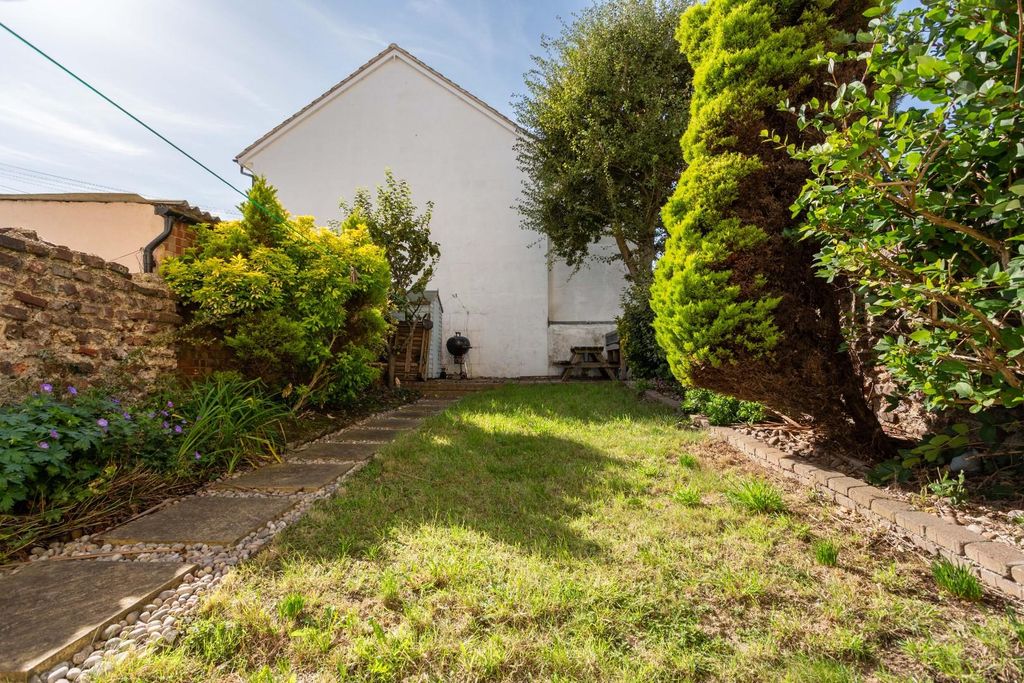 Property photo 2 of 16 Goldstone Villas-10.Jpg