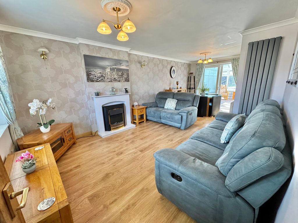 Property photo 3 of 32