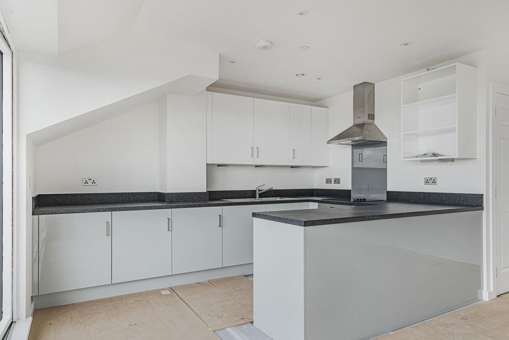 Property photo 2 of 9 Kitchen