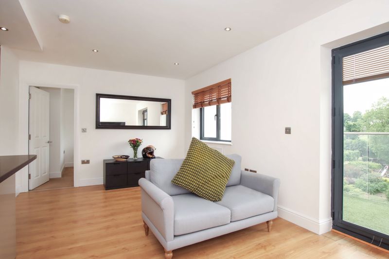 Property photo 3 of 11 Photo 6