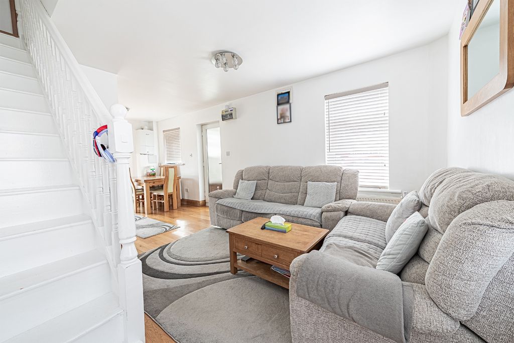 Property photo 3 of 16 5519852