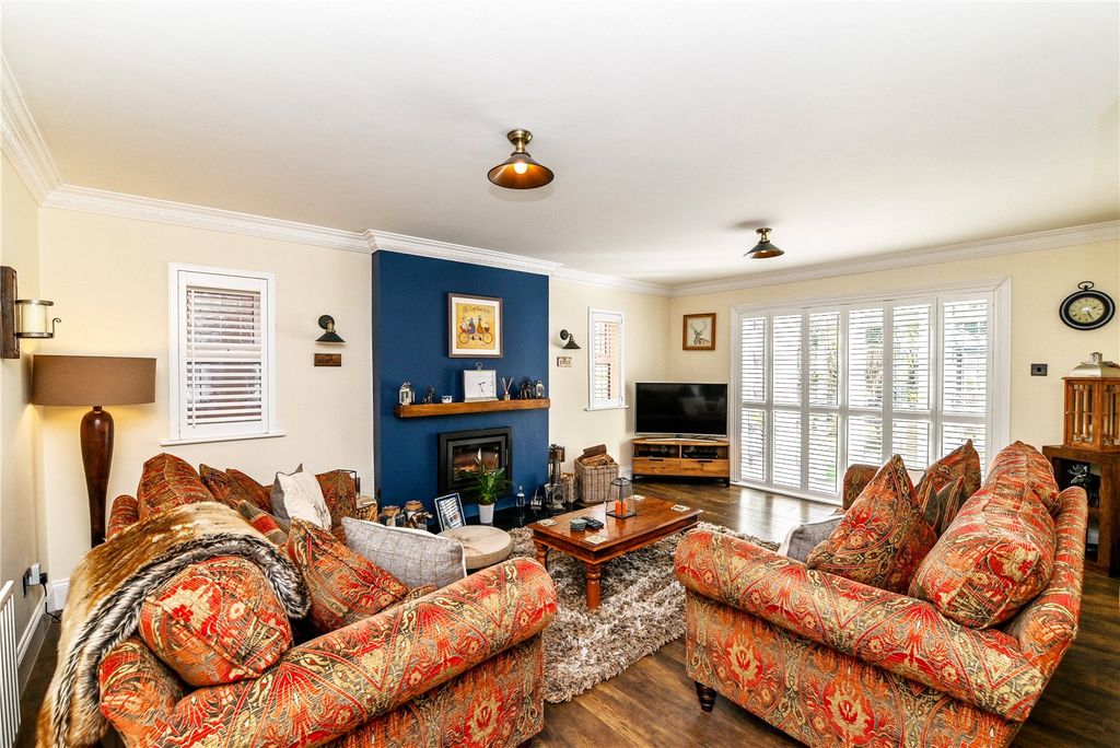 Property photo 2 of 35 Sitting Room