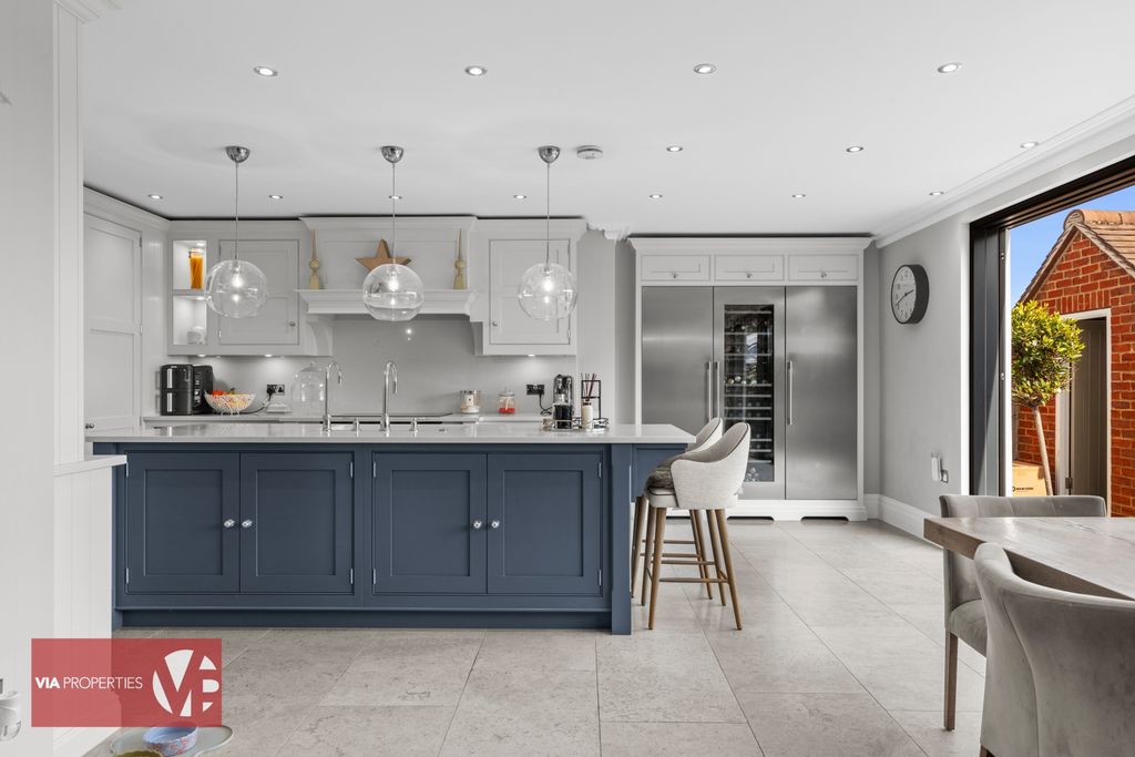 Property photo 3 of 52 22 Baas Lane Broxbourne Via Properties Estate Letting Commercial