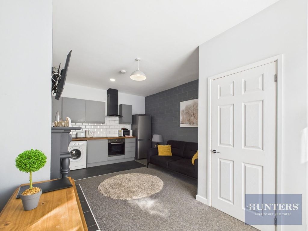 Property photo 3 of 9 Cam02256G0-Pr0260-Still004.Jpg