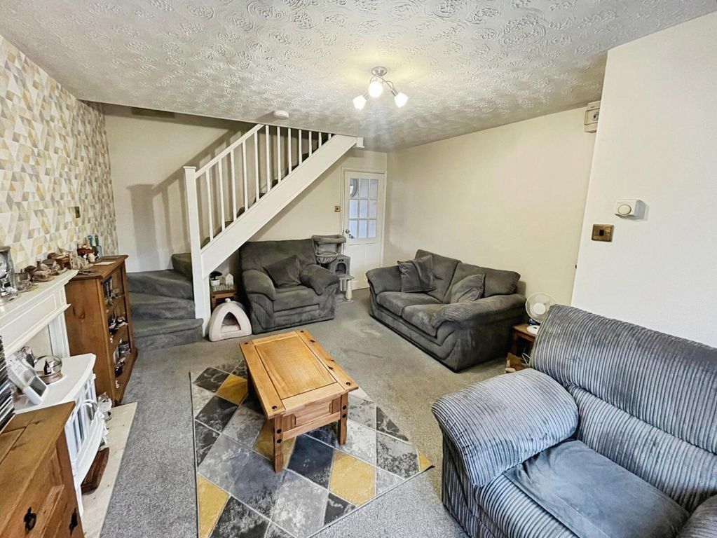 Property photo 3 of 12 Lounge