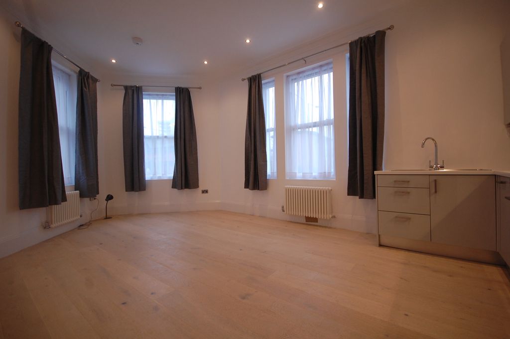 Property photo 3 of 8