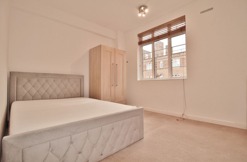 Property photo 1 of 12 Photo 6