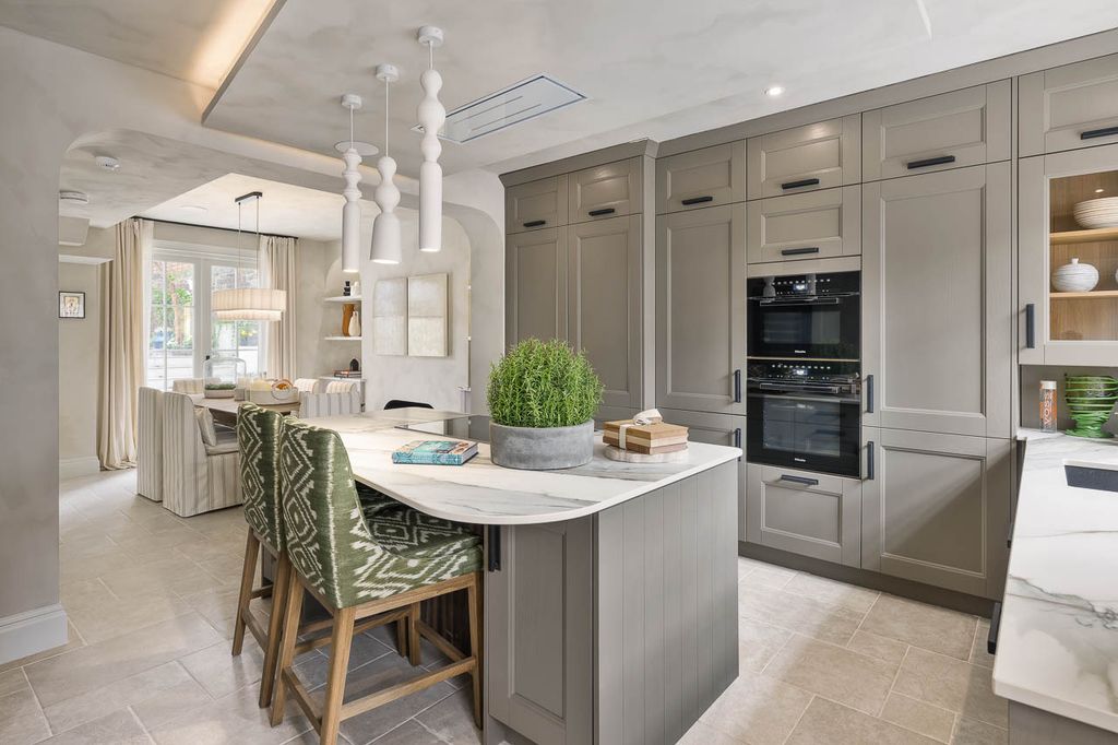 Property photo 2 of 18 Kitchen