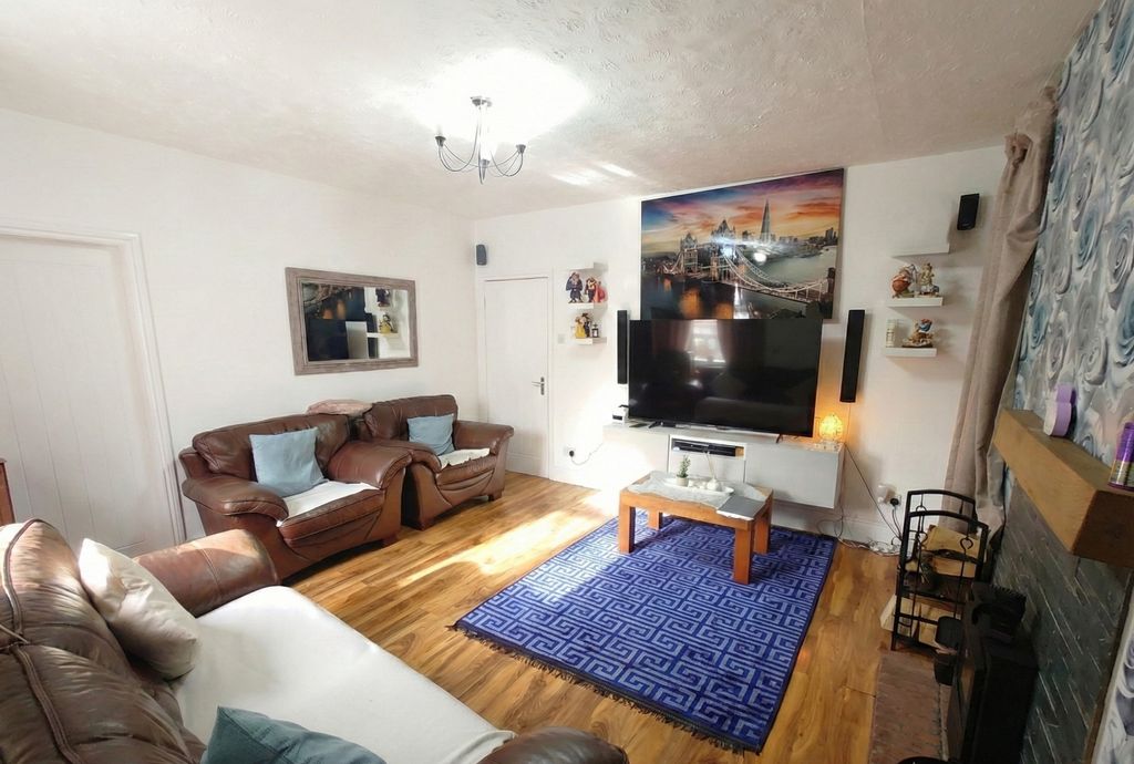 Property photo 2 of 10 Lounge 2