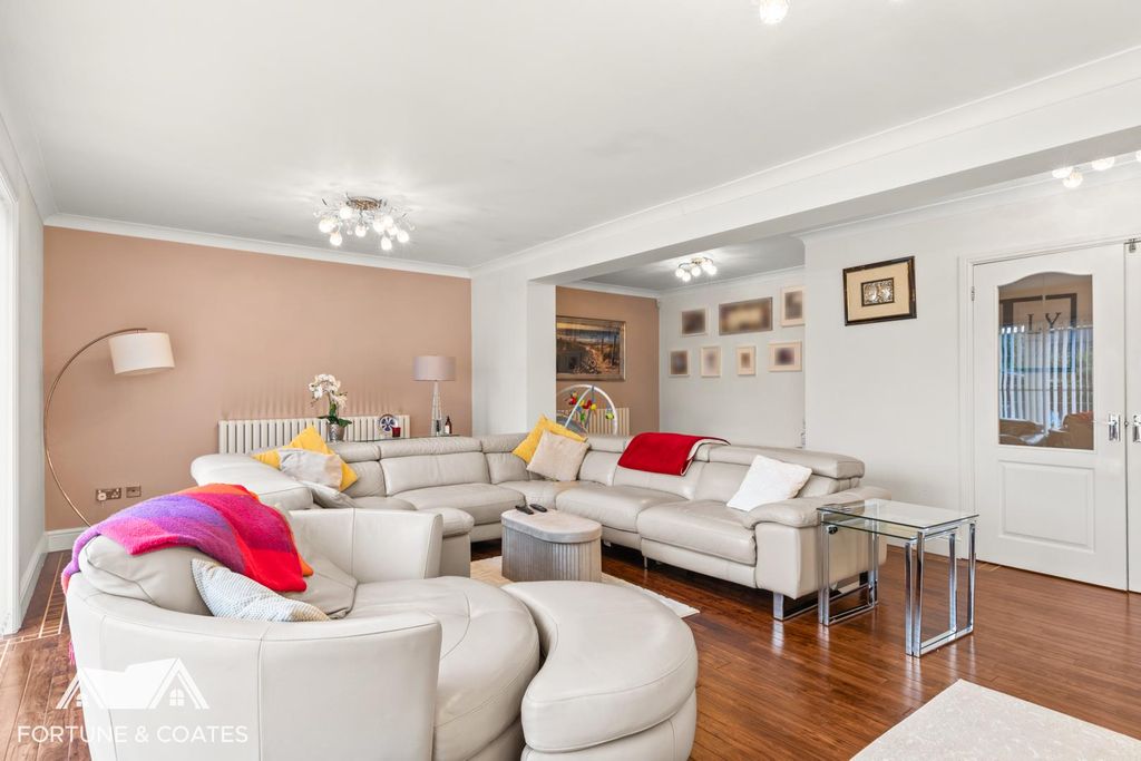 Property photo 3 of 33 Quendondrive_24.Jpg