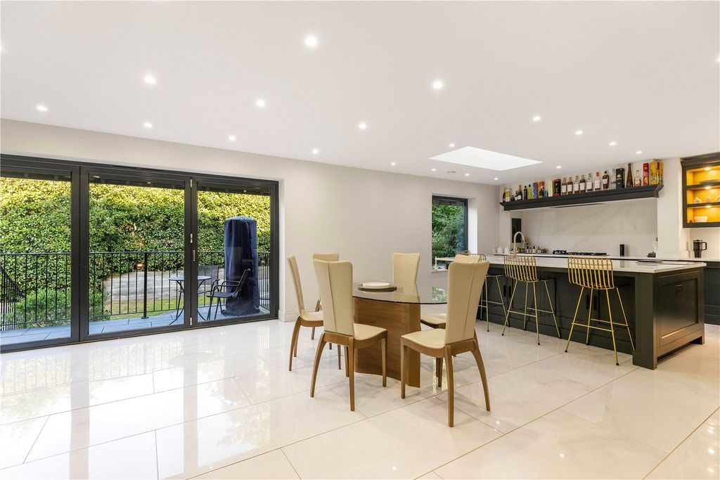 Property photo 2 of 19 Kitchen