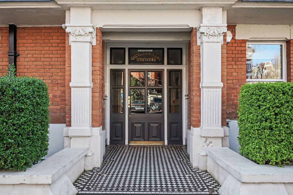 Property photo 2 of 19 4903372