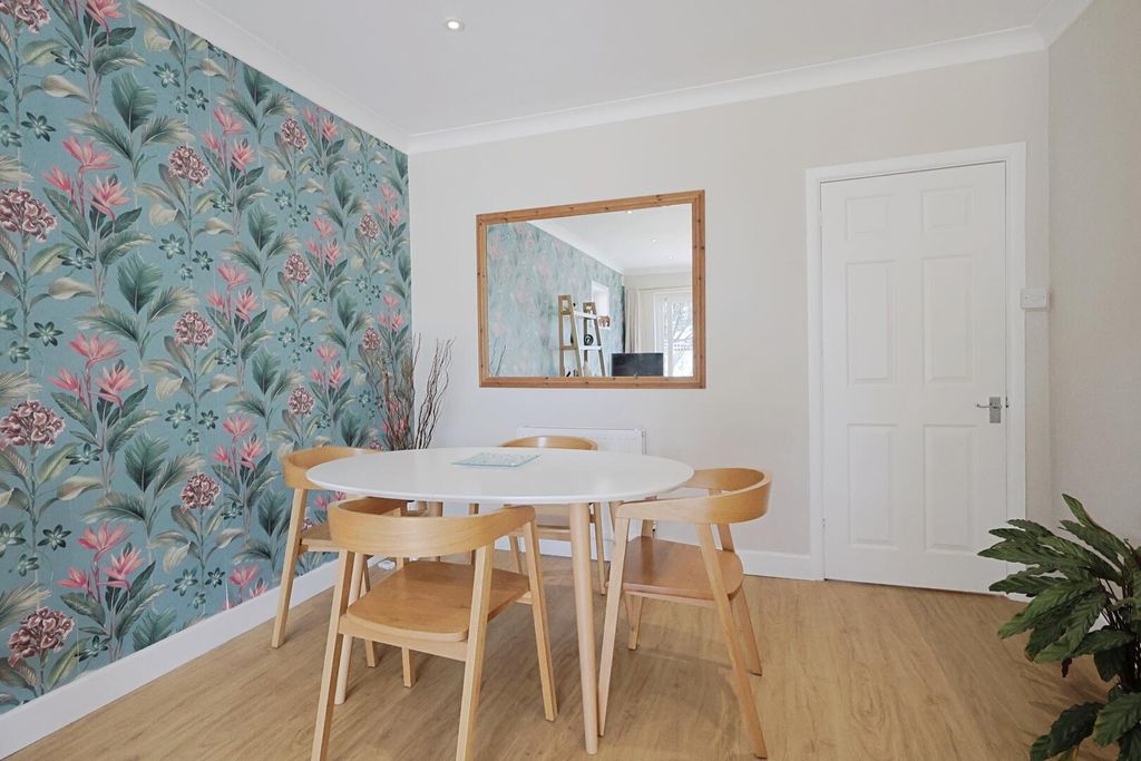 Property photo 3 of 16 Dining Area