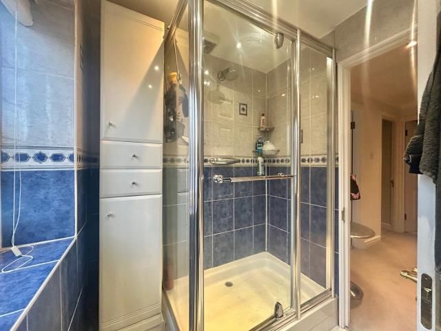 Property photo 2 of 11 Bathroom