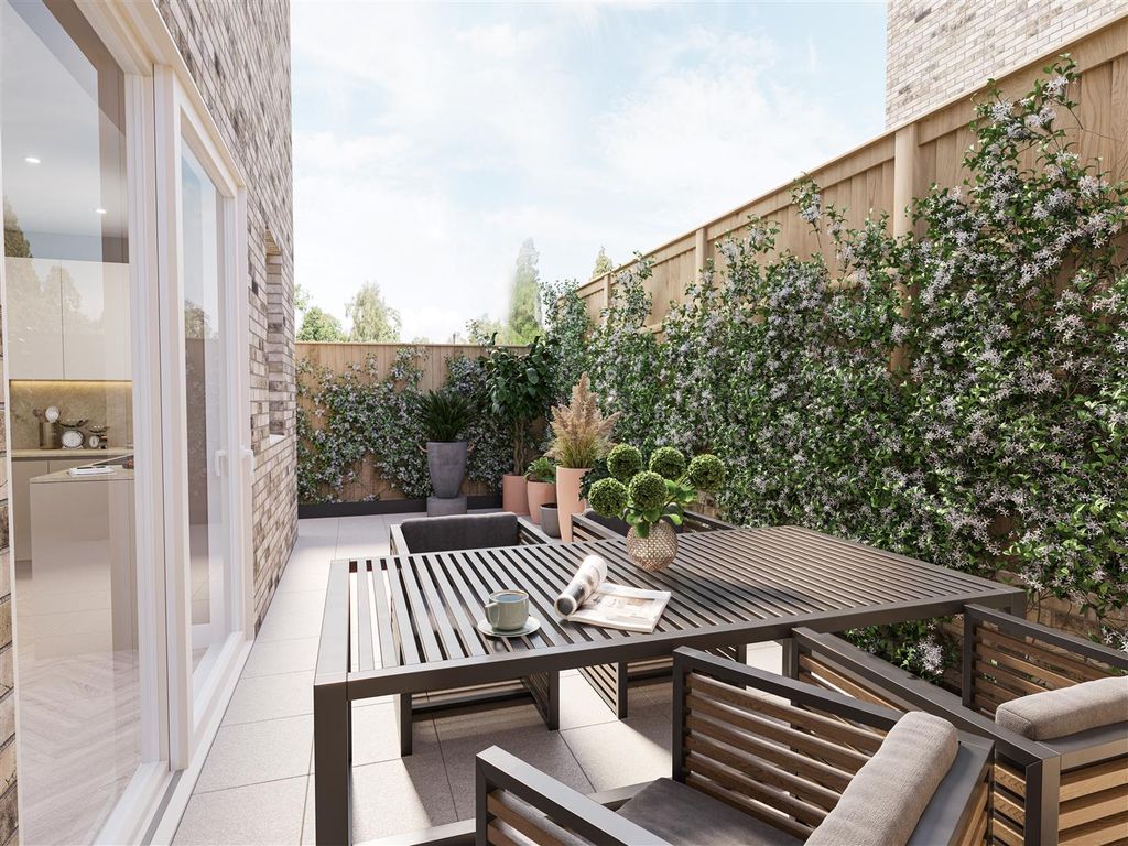 Property photo 3 of 10 Courtyard.Jpg
