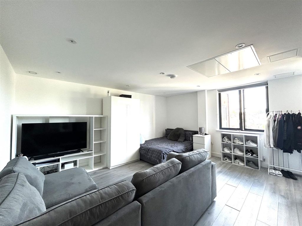 Property photo 3 of 7 Image