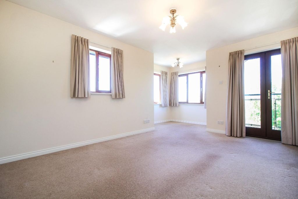 Property photo 2 of 9 Living Room